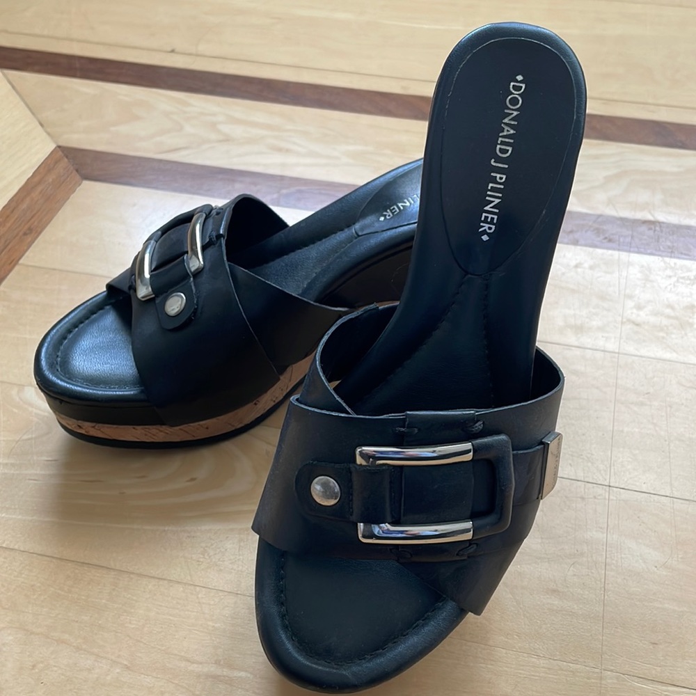 Donald Pliner Loyal Women’s Wedges - GREAT condition!!  Sz 7.5. Leather uppers